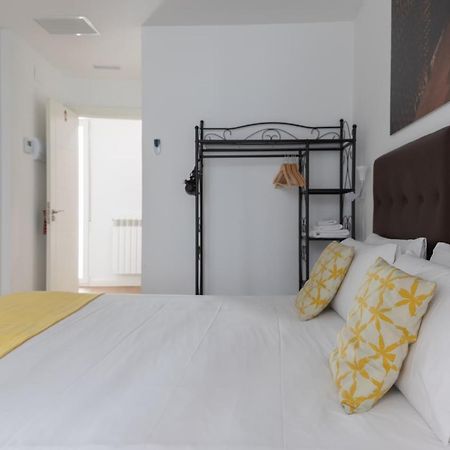 Hostal Puente De Hierro Logrono Luaran gambar