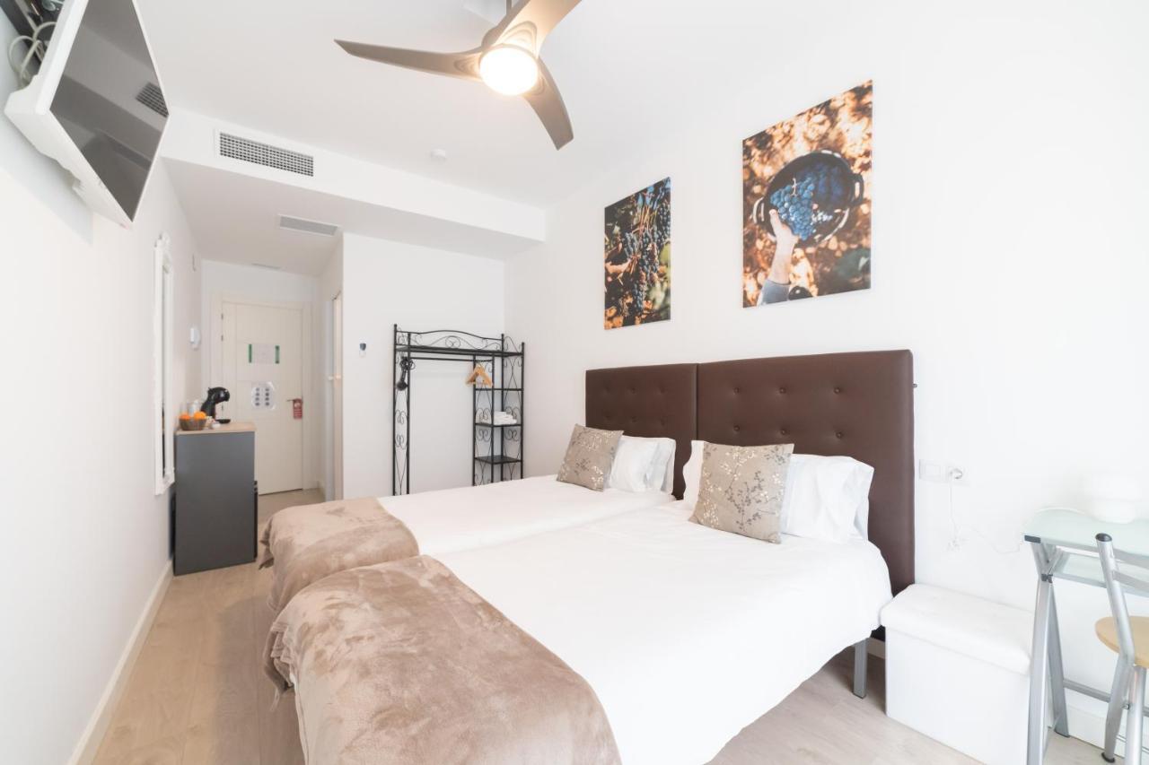 Hostal Puente De Hierro Logrono Luaran gambar