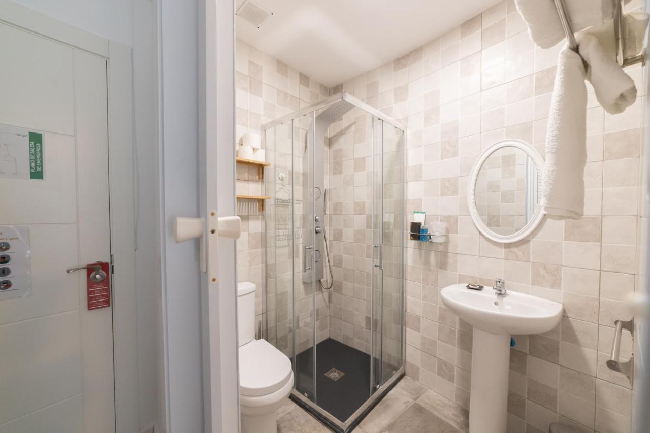 Hostal Puente De Hierro Logrono Luaran gambar